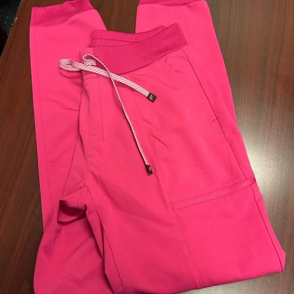 Fabletics Vibrant Pink Activewear Scrub Set - Picture 6 of 9